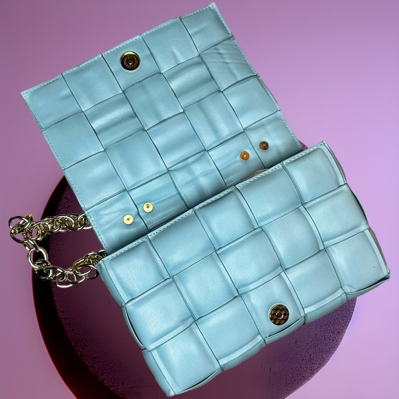 NEW Luxe Sky Blue Woven Vegan Leather Goldtone Chain Top Handle / Shoulder Bag - Picture 10 of 16